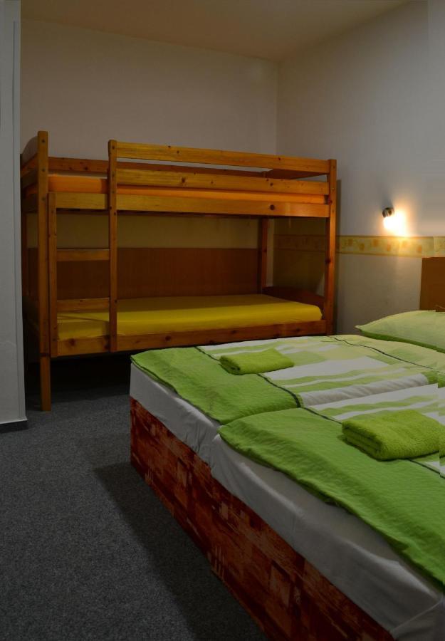 Hostel Děčín Na Skřivánce Esterno foto