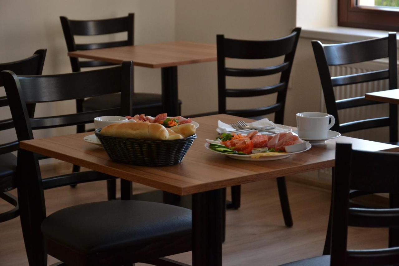 Hostel Děčín Na Skřivánce Esterno foto