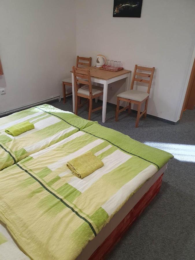 Hostel Děčín Na Skřivánce Esterno foto