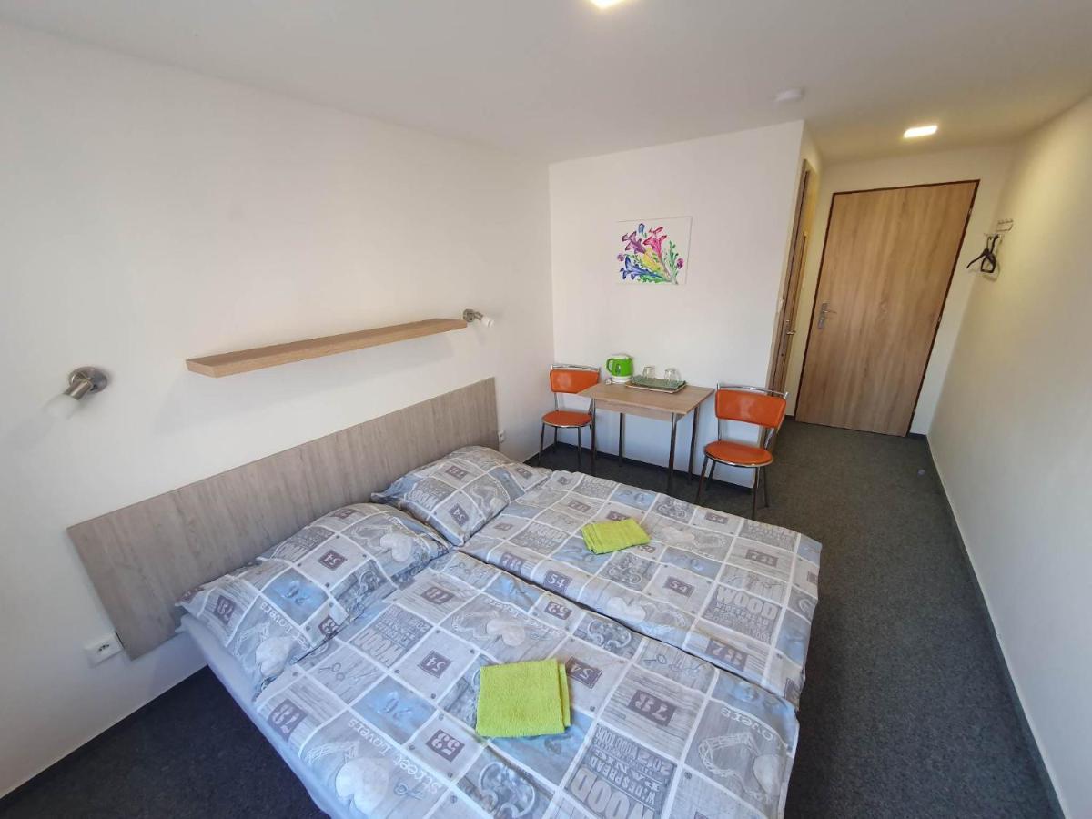 Hostel Děčín Na Skřivánce Esterno foto
