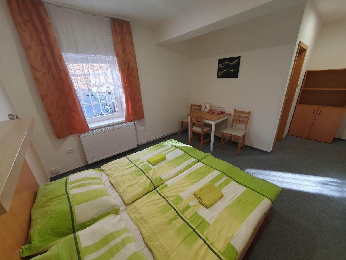 Hostel Děčín Na Skřivánce Esterno foto