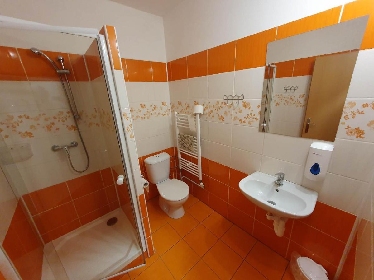 Hostel Děčín Na Skřivánce Esterno foto