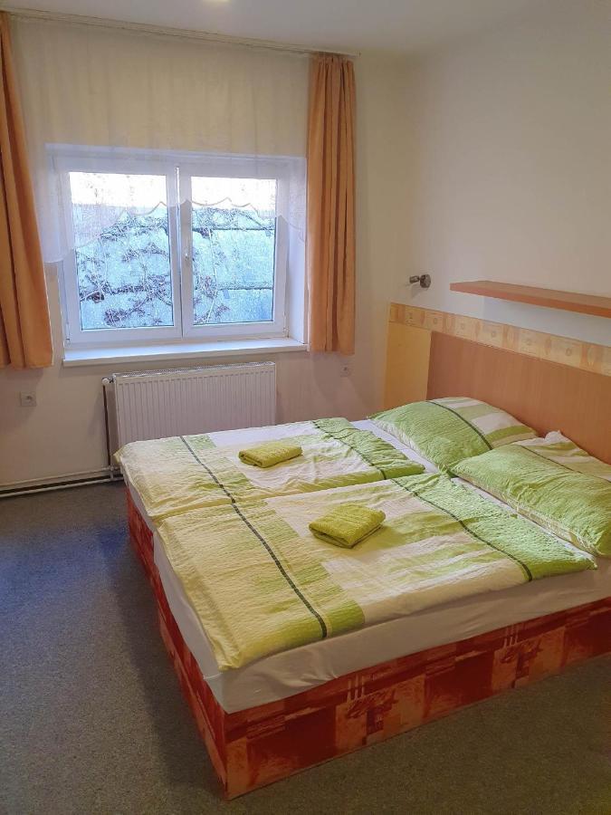 Hostel Děčín Na Skřivánce Esterno foto