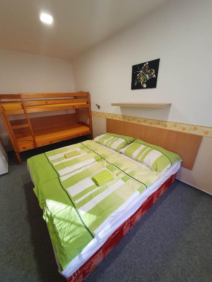 Hostel Děčín Na Skřivánce Esterno foto